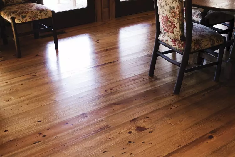 podłoga w salonie